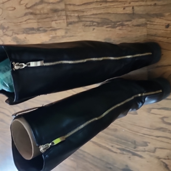 Forever 21 boots - Picture 3 of 4